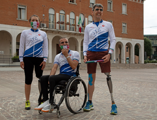Flavio Gaudielllo e altri atleti paralimpici di Obiettivo3