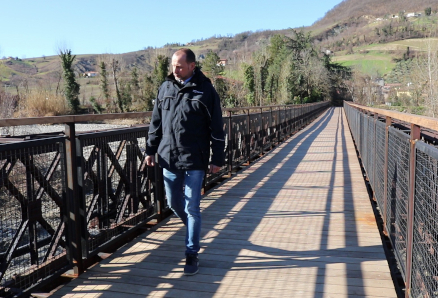 Grazie all'intervento della Renana rinasce il ponte Bailey a Tintoria di Savigno 